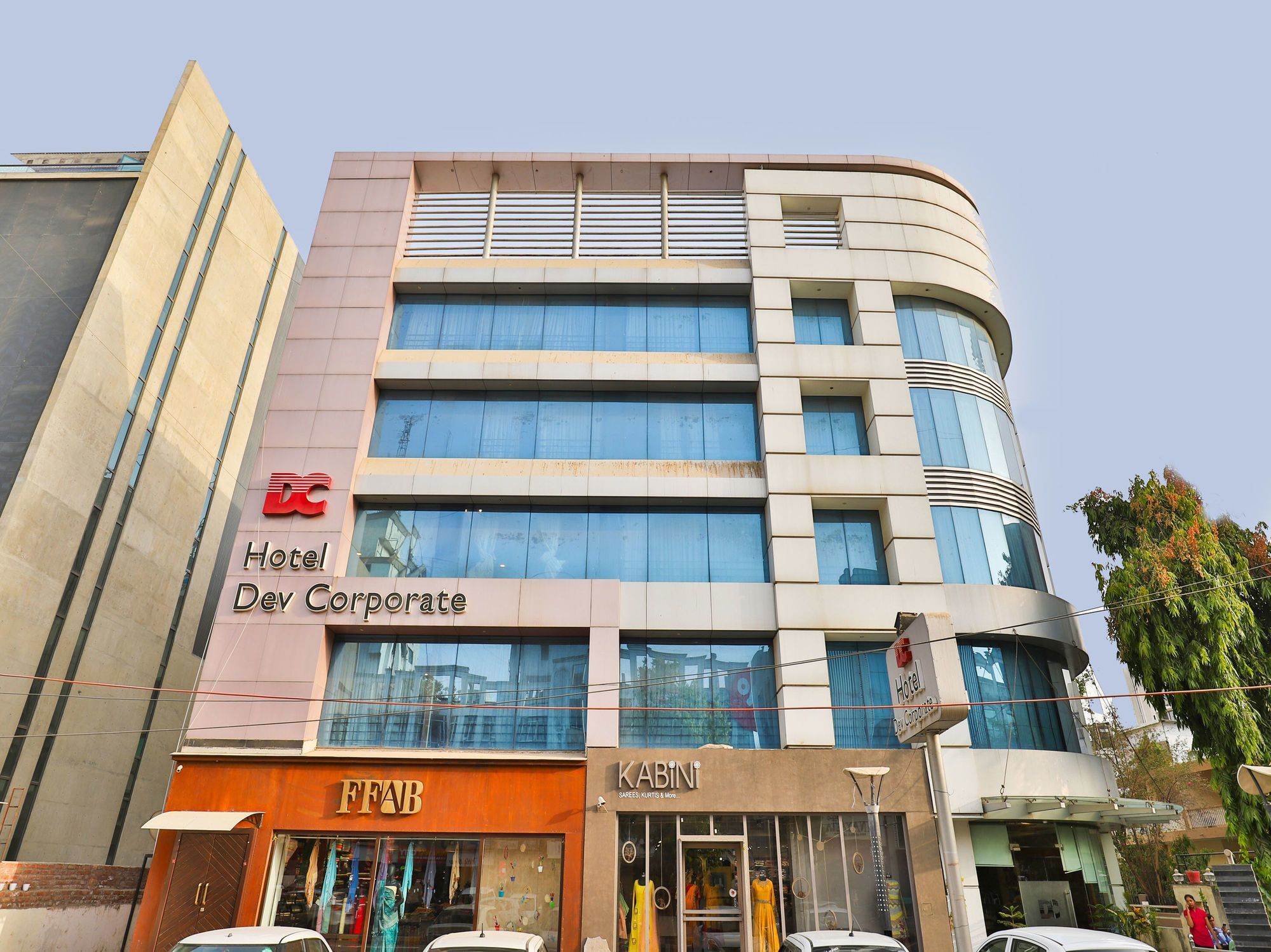 Hotel Capital O 15537 Dev Corporate Ahmedabad Exterior foto